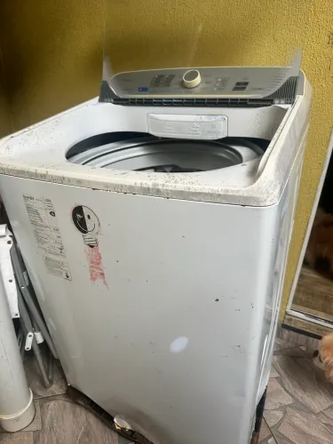Máquina Panasonic 14kg (Ferrugem na parte de baixo) 