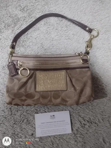 Vendo linda bolsa Coach Poppy de lona caqui com detalhes em marrom e dourado 