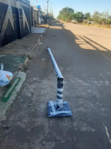 ESTRUTURA DE BASQUETE COM TABELA E ARO SOMOS DE BRASÍLIA