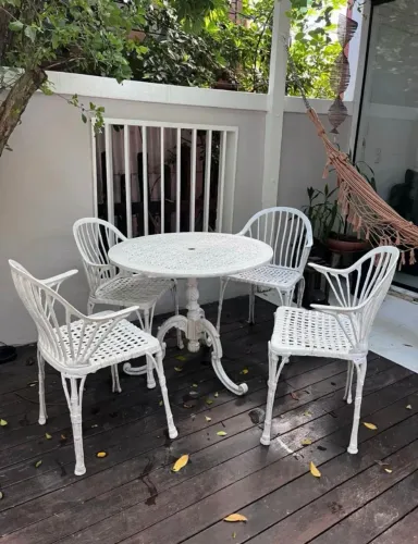 Conjunto mesa e cadeiras ferro fundido