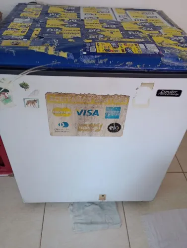 Freezer horizontal Esmaltec 215L