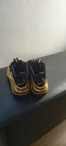 Nike foamposite metálic Gold 