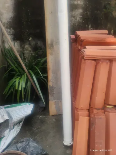 Vendo 3 tábuas e um cano de 100