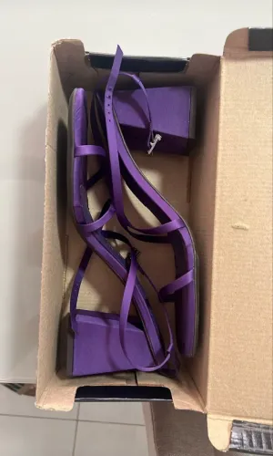 Sandália thong roxa Santa Lolla 