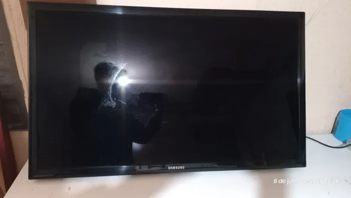 TV Samsung 40" com defeito