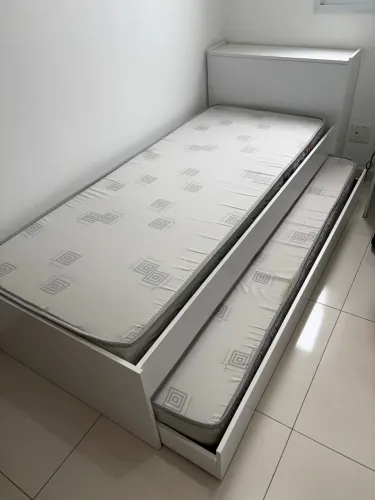 Bi-cama de solteiro c/ 2 colchões de solteiro
