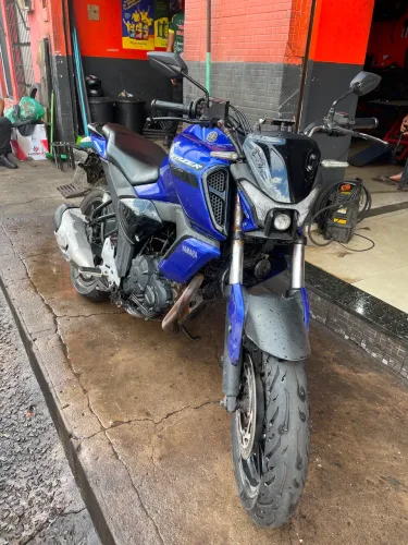 Vendo moto Yamaha FZ 15 azul 2022