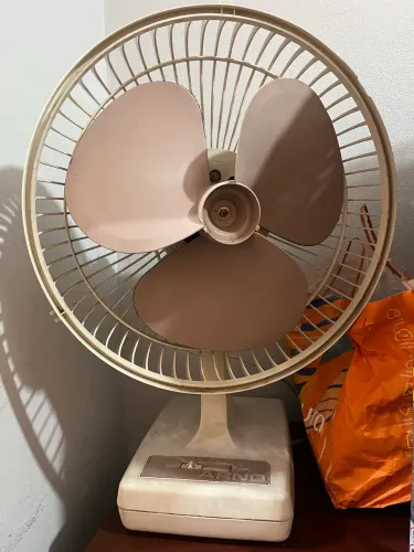 Ventilador usado funcionando perfeitamente aquece não,refresca!!