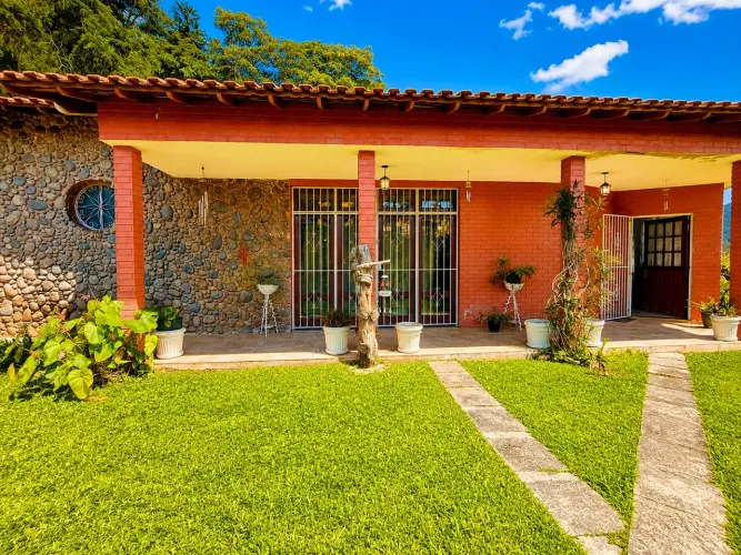 Casa à venda na Rua João Pessegueiro do Amaral, Parque do Ingá, Teresópolis - RJ