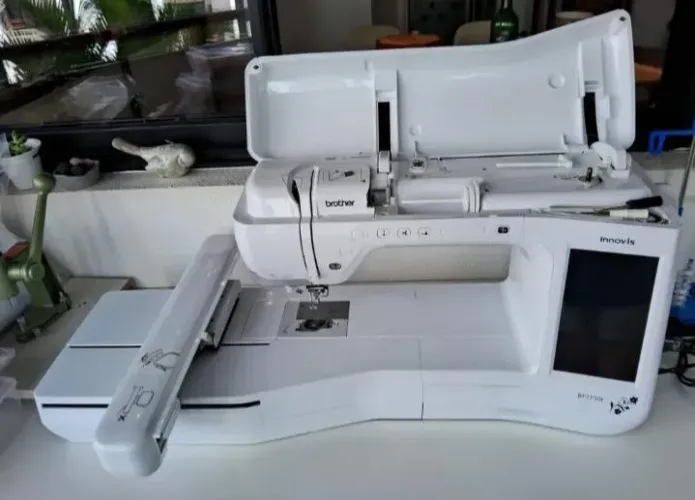 Máquina de bordar BP2150L novíssima completa 