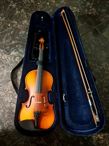 Vendo violino semi novo..usado apenas 1mes da marca zellmer