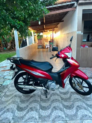 Moto avelloz 2022 de mulher apenas 15,000 km toda original revisada IPVA pago