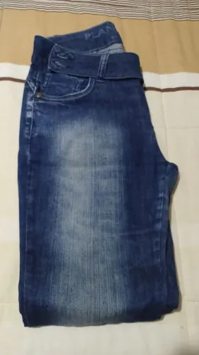 04 calças jeans com Strech Tam 40/ mas veste Tam 38