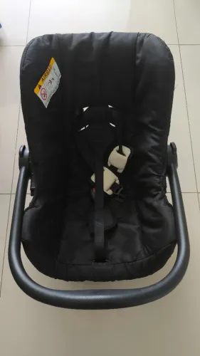 Bebê conforto com base para carro