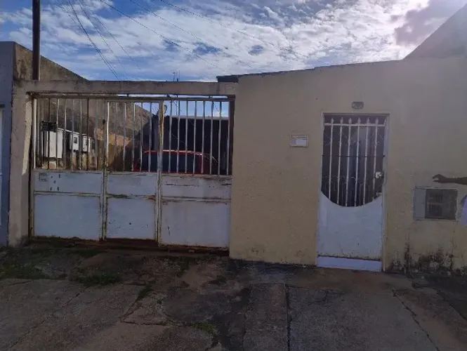 Vendo casa na vila São José Brazlândia próximo a padaria, mercado, acadêmia dentre outros 