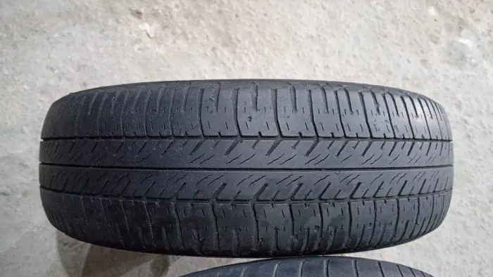 Vendo Pneu aro 14. Medida 175/65r14