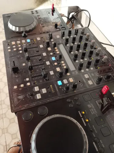 Vendo Equipamento p/ Dj CDJ Pioneer 350+mix Behringer 4000 preço p/ desapegar