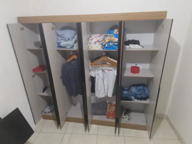 Belíssimo guarda roupa