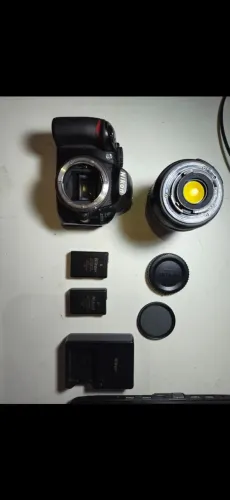 Câmera Nikon D3100 DSLR seminova, pouco usada