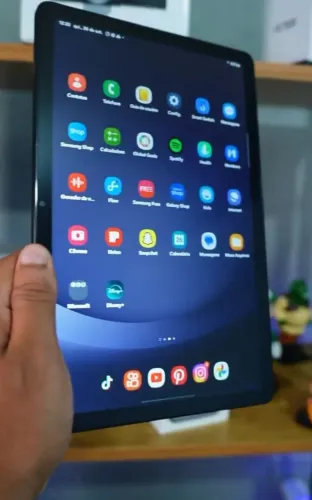 Tablet Samsung A9 mais tela de11Pouco usado .