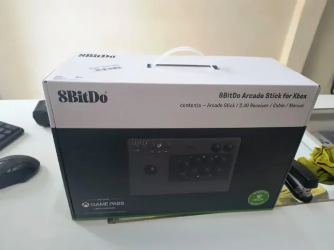 Controle Arcade Stick Sem Fio 8BitDo para Xbox one, Series e PC "lacrado"