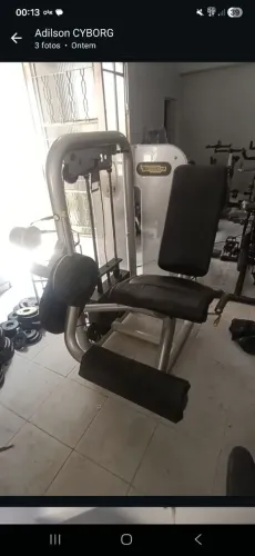 CADEIRA EXTENSORA TECHNOGYM ELEMENT 