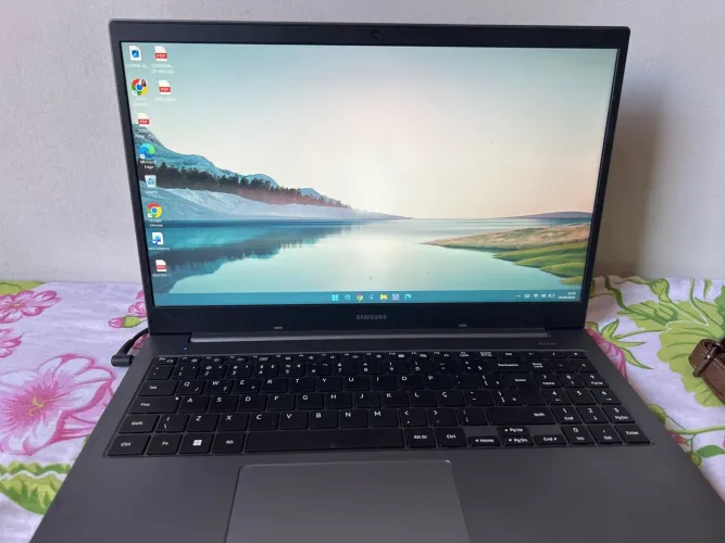 VENDO NOTEBOOK SAMSUNG BOOK