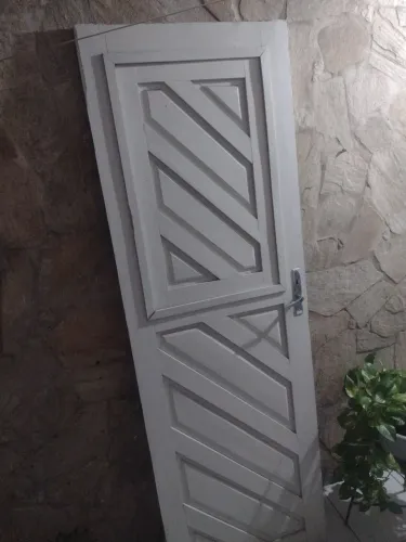 Vendo porta de madeira