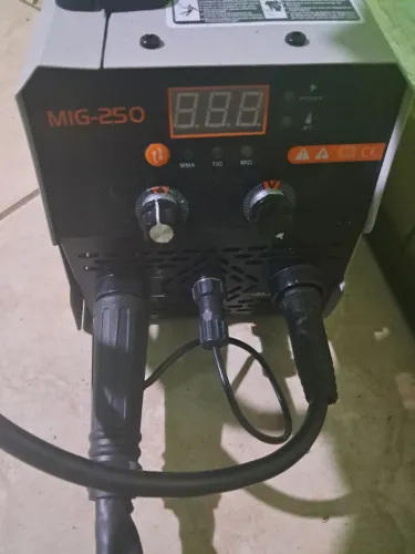 Máquina de solda mig e eletrodo + esmerilhadeira 127v