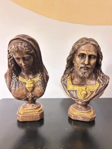 Bustos dos Sagrados Corações de Jesus e Maria