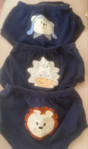 Tapa fralda de bebê menino