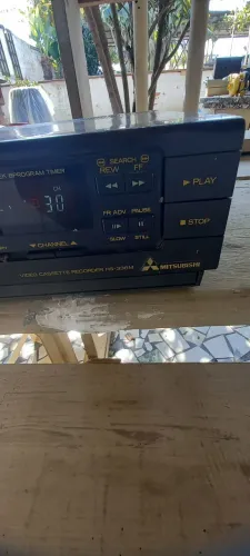 TORRO Vídeo cassetete Mitsubishi ligando no ESTADO