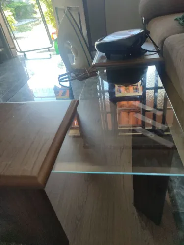 Vendo esse kit contendo ferro, sanduicheira, mesa de centro