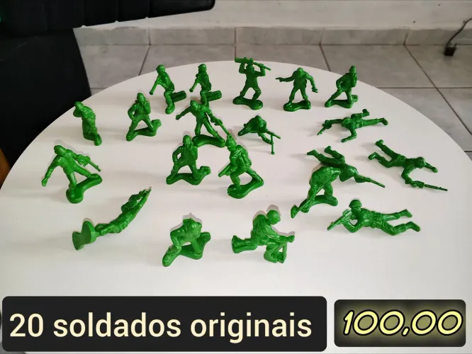 Soldadinhos plástico