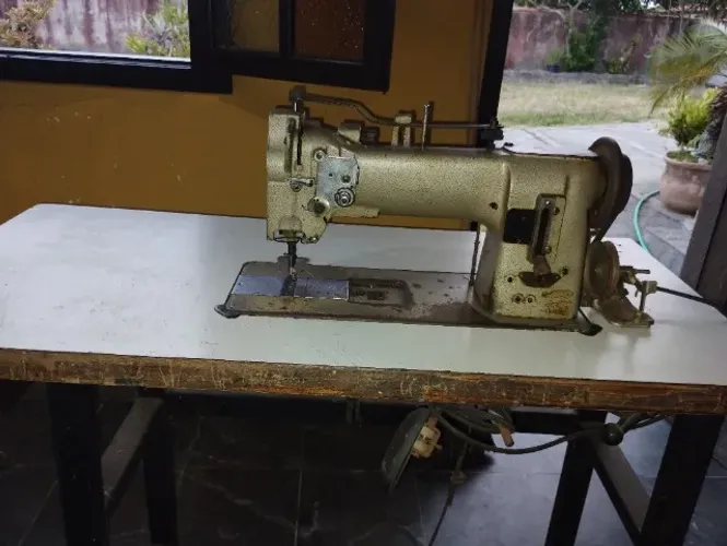 Maquina de costura industrial antiga
