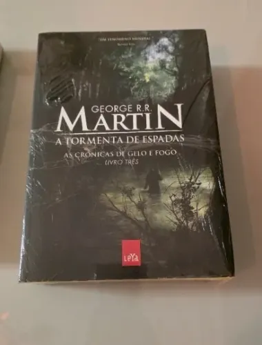 Livro - A Tormenta de Espadas (As Crônicas de Gelo e Fogo 3)