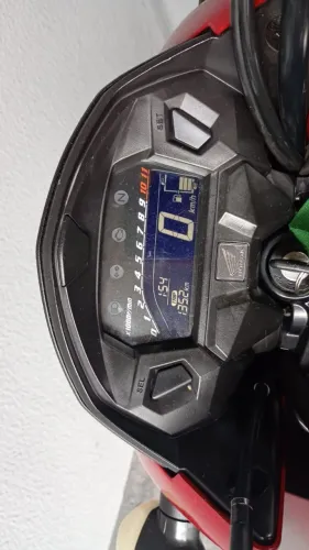(Moto muito nova)*