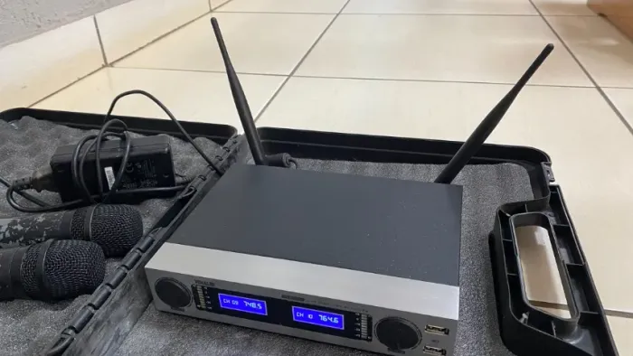 Microfone Sem Fio Duplo Vokal VLR-502 + Case Original