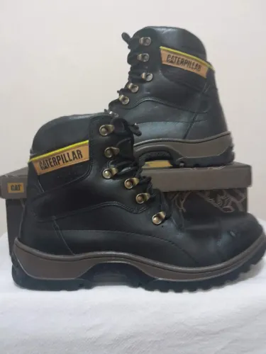 Bota Caterpillar 100% Couro Original Disponível Somente no Tamanho 43