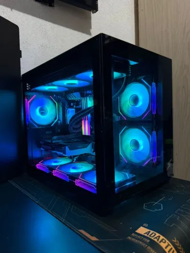 Vendo um Pc gamer semi novo lindo configurações potente