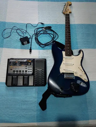 GR20 Roland completa com guitarra ?