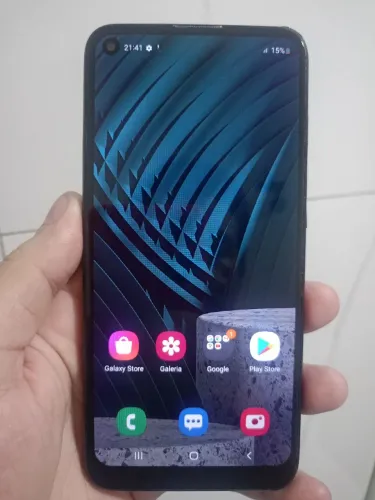 A11, 64g, funcionando perfeitamente, acompanha cabo.