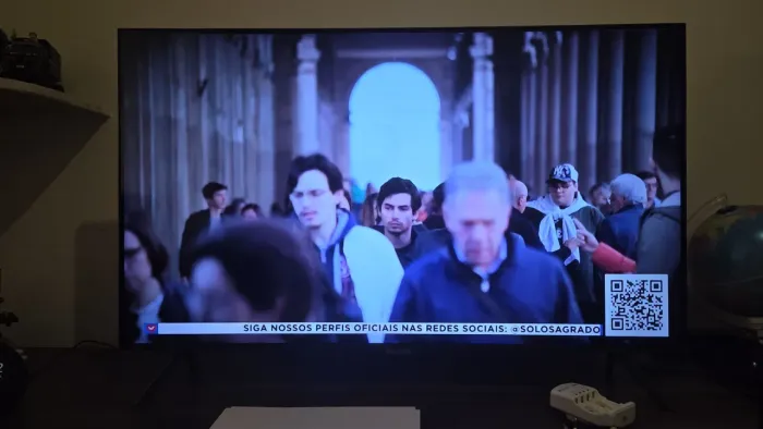 Vendo Smart Tv Samsung 43" com Alexa integrada com defeito na imagem(imagem tremula)