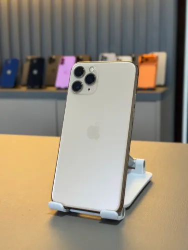 iPhone 11 PRO 64 GIGAS PEQUENO PONTO NA TELA