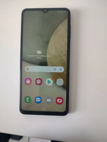 Celular Samsung Galaxy A12 64g muito novo.
