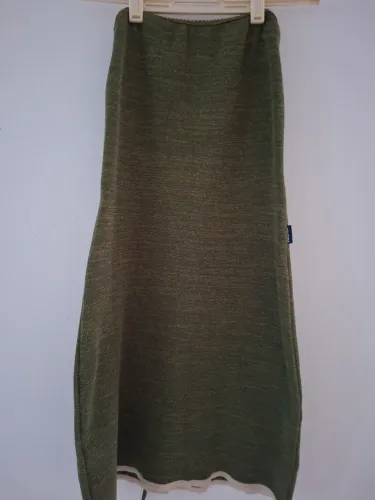 Vestido tubinho de alcinha com decote