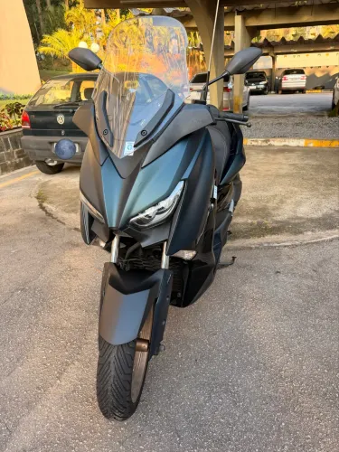 Xmax verde com baixa quilometragem 