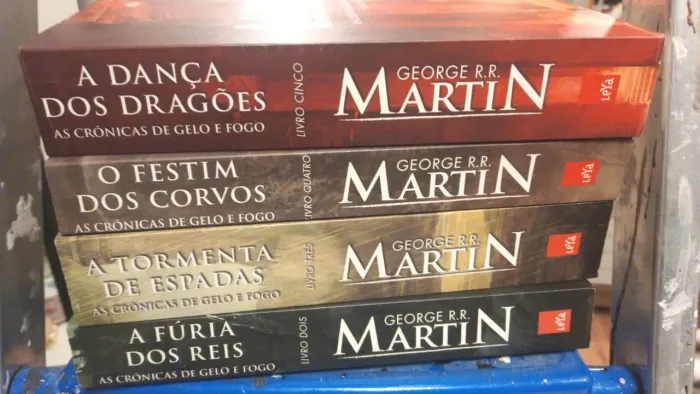 série de livros As Crônicas de Gelo e Fogo (Game of Thrones) volume 2, 3, 4 e 5