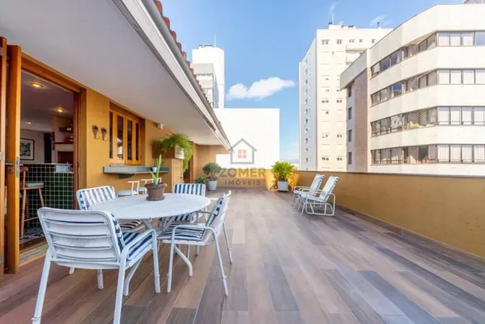 Cobertura Duplex com 206 metros 3 quartos 2 vagas no bairro Petrópolis - Porto Alegre - RS