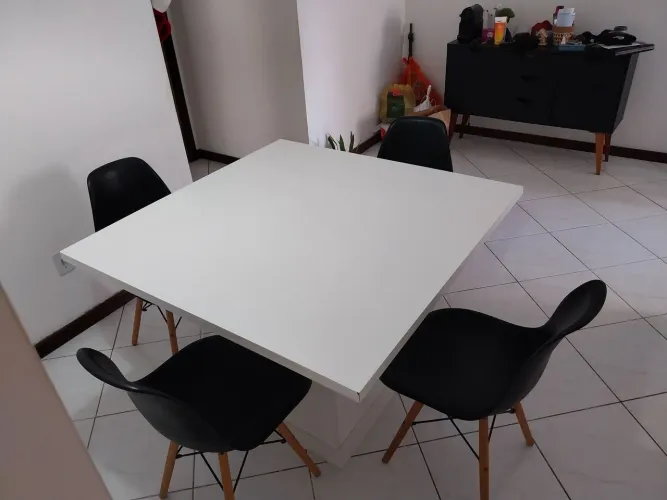 Mesa de MDF branca 110x110